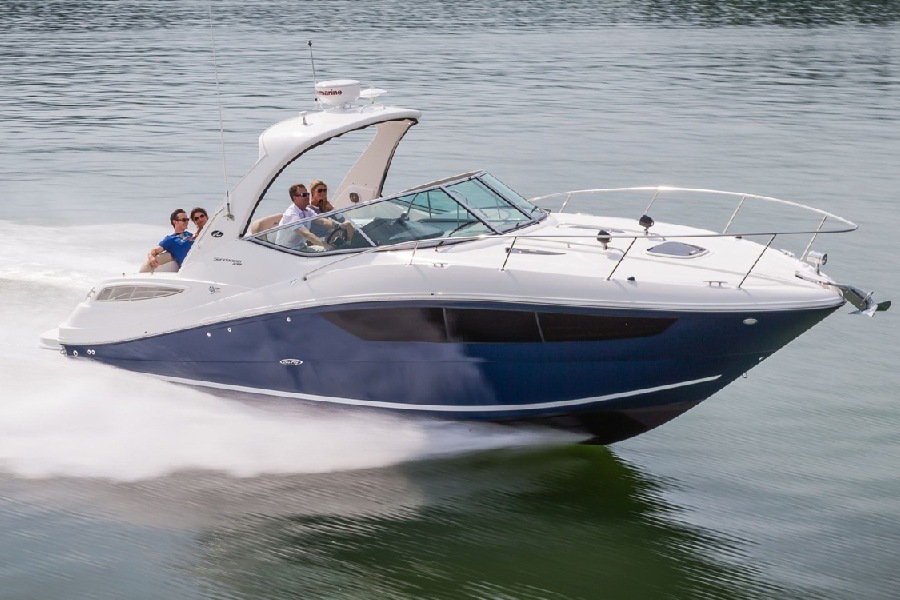 Sea Ray 330 Sundancer Yacht on Charter in Goa